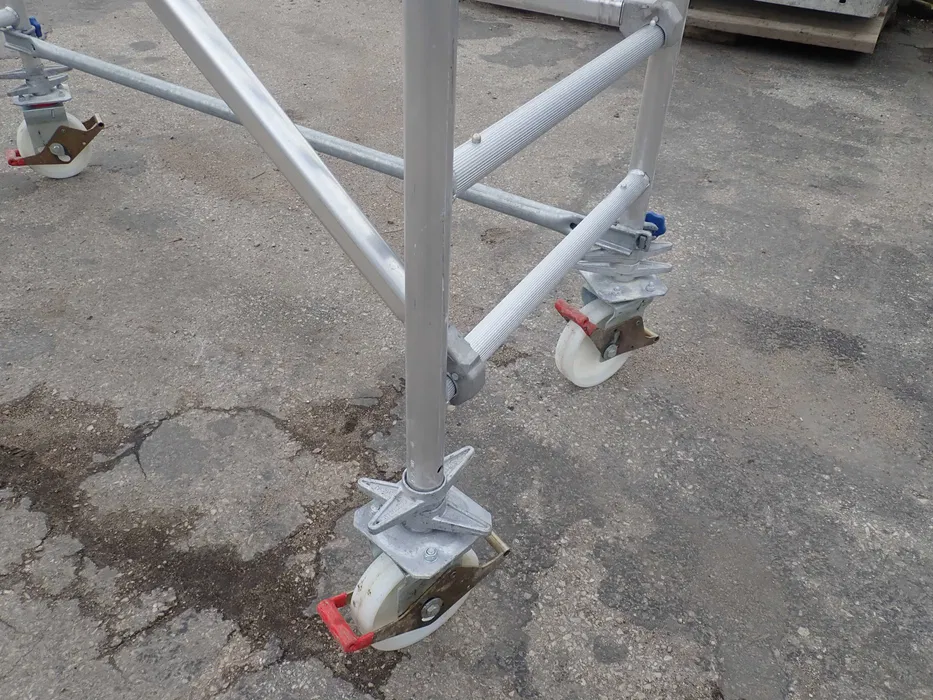 Rusztowanie jezdne, Rusztowanie aluminiowe, Rusztowanie na kółkach -FV