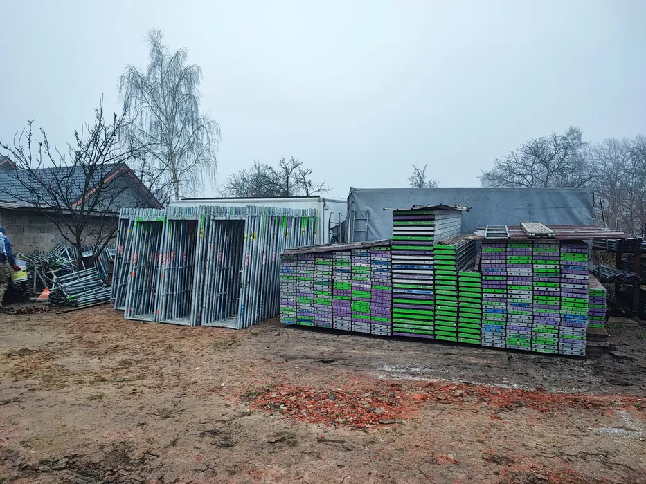 Wynajem (transport montaż-demontaż) rusztowań elewacyjnych