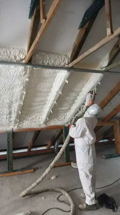 Ocieplenie pianą PUR, Ocieplanie piana PUR , izolacja poddasza