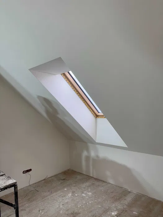 Kompleksowa adaptacja poddaszyOcieplenie PianąPUR zabudowa karton Gips