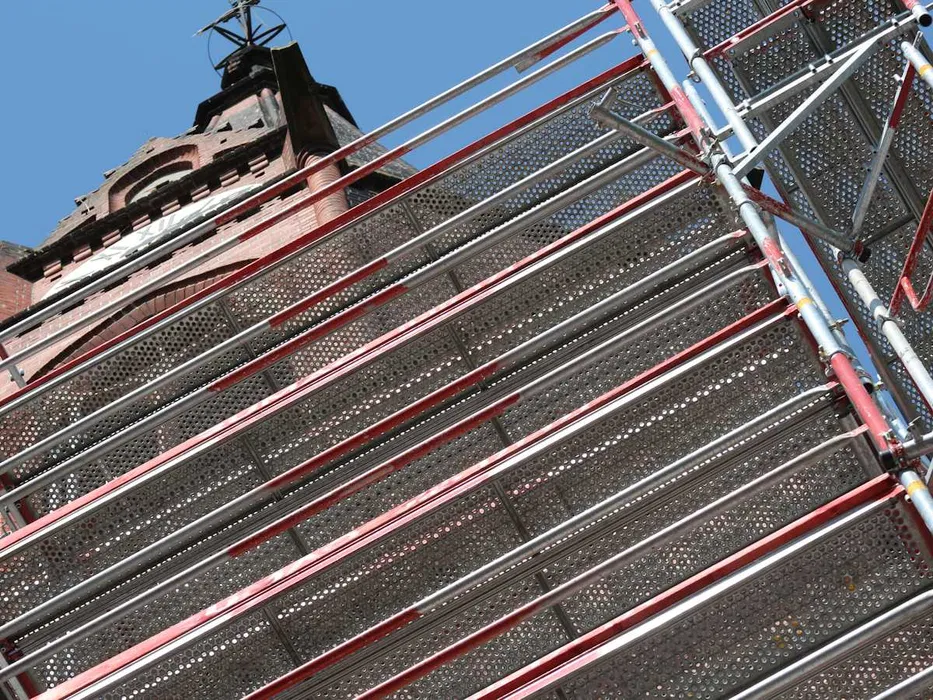 Rusztowania elewacyjne, ogrodzenia | wynajem, montaż, transport