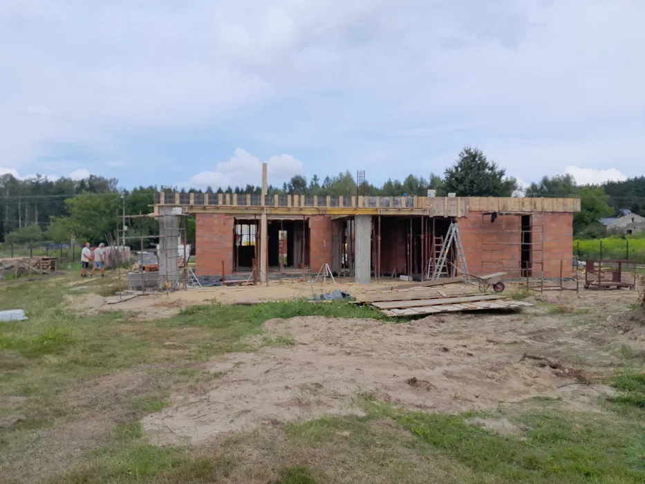 NAJTANIEJ! Wynajem szalunków stropowych i elewacyjnych – Solidne