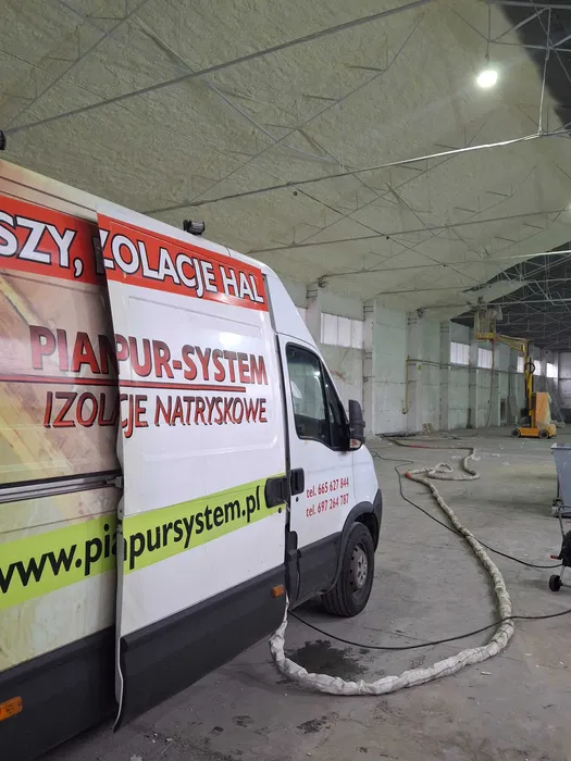 Ocieplanie pianą Poliuretanową Piana Pur poddasza strychy hale magazyn