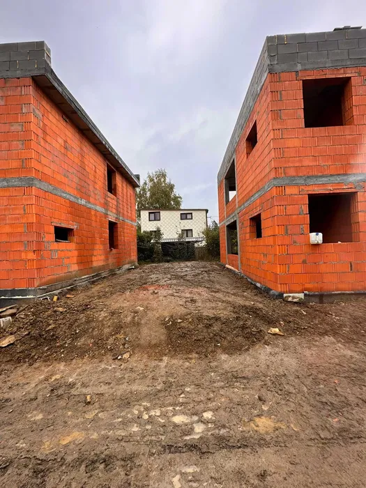 budowa domów. garaży
