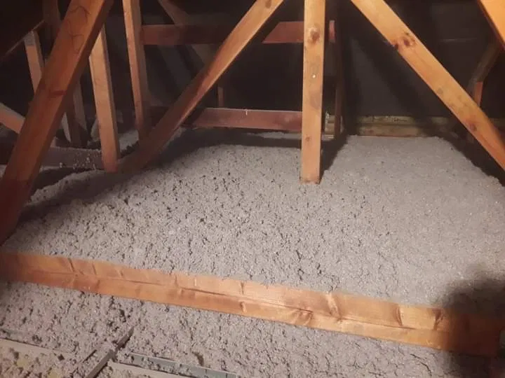 Wdmuchiwanie celulozy wełny ocieplanie stropów poddaszy naprawa dociep