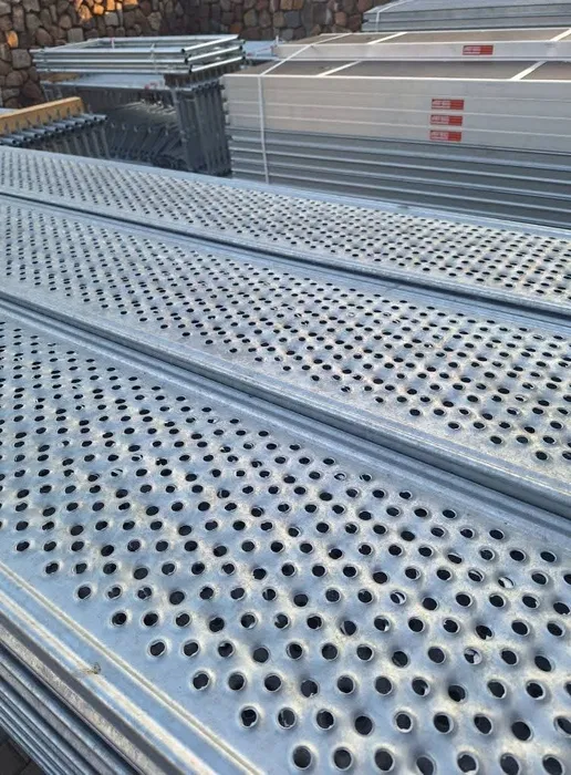 Wynajem Rusztowanie rusztowania elewacyjne typ Plettac budowa remont