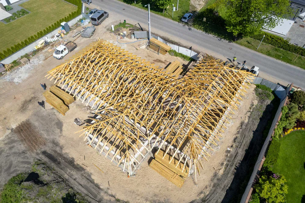 Wiązary dachowe C24, dostawa, montaż