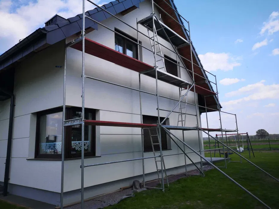 Wynajem rusztowań elewacyjnych Plettac