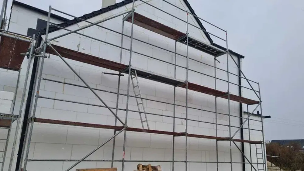 Wynajem rusztowanie elewacyjne PLETTAC