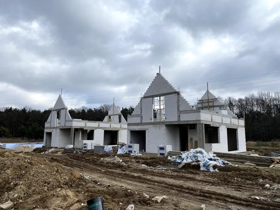 Budowa domów, murowanie ścian, murowanie kominów, ogrodzenia.