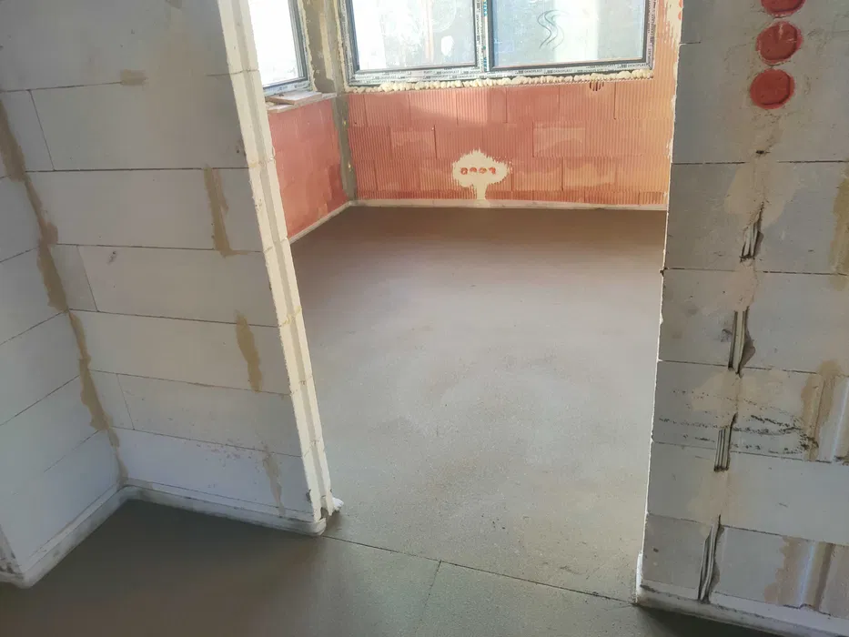 Posadzki jastrychowe, wylewki cementowe, układanie styropianu