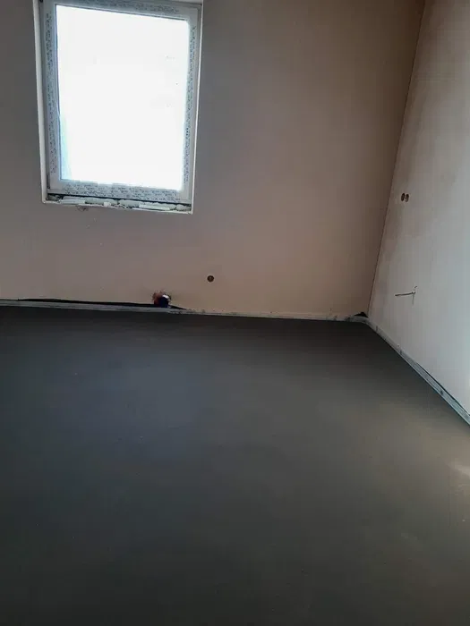 Tynki agregatem posadzki mixokretem styrobeton piana pur