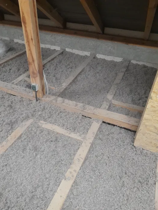 Wdmuchiwanie celulozy adaptacje poddaszy badanie kamerą termowizyjną