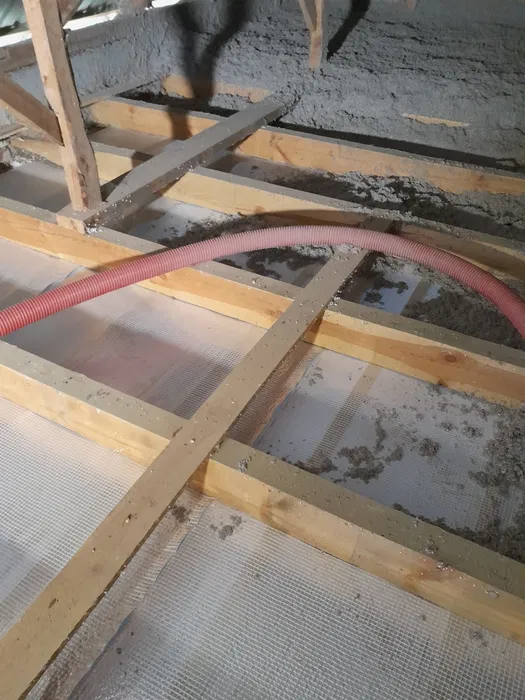 Wdmuchiwanie celulozy adaptacje poddaszy badanie kamerą termowizyjną