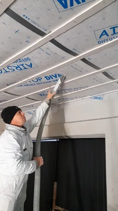 Wdmuchiwanie celulozy adaptacje poddaszy badanie kamerą termowizyjną