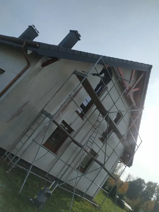 Wynajem rusztowań elewacyjnych