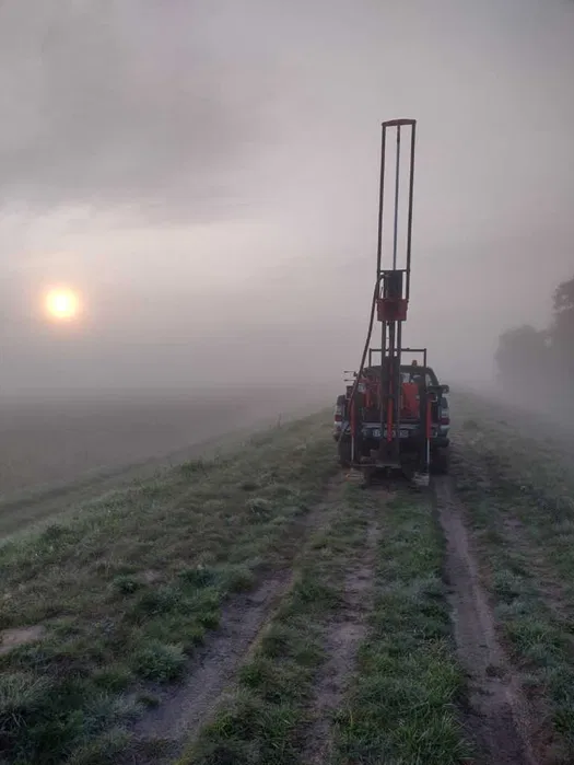 Geolog, badania geologiczne geotechniczne gruntu, badania zagęszczenia