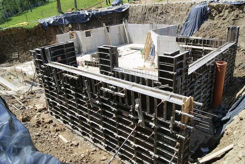 wynajem lekkie szalunki fundamentowe ścienne rusztowania elewacyjne