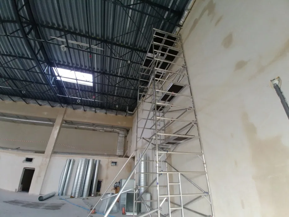 Rusztowania aluminiowe przejezdne wynajem jezdne od 7 zł za metr.