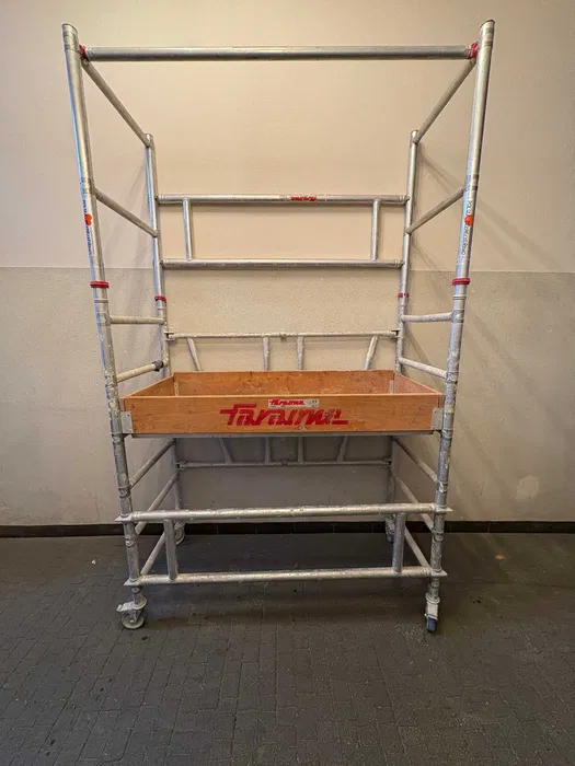 Wynajem rusztowania alu Faraone , warszawskie, alu elewacyjne