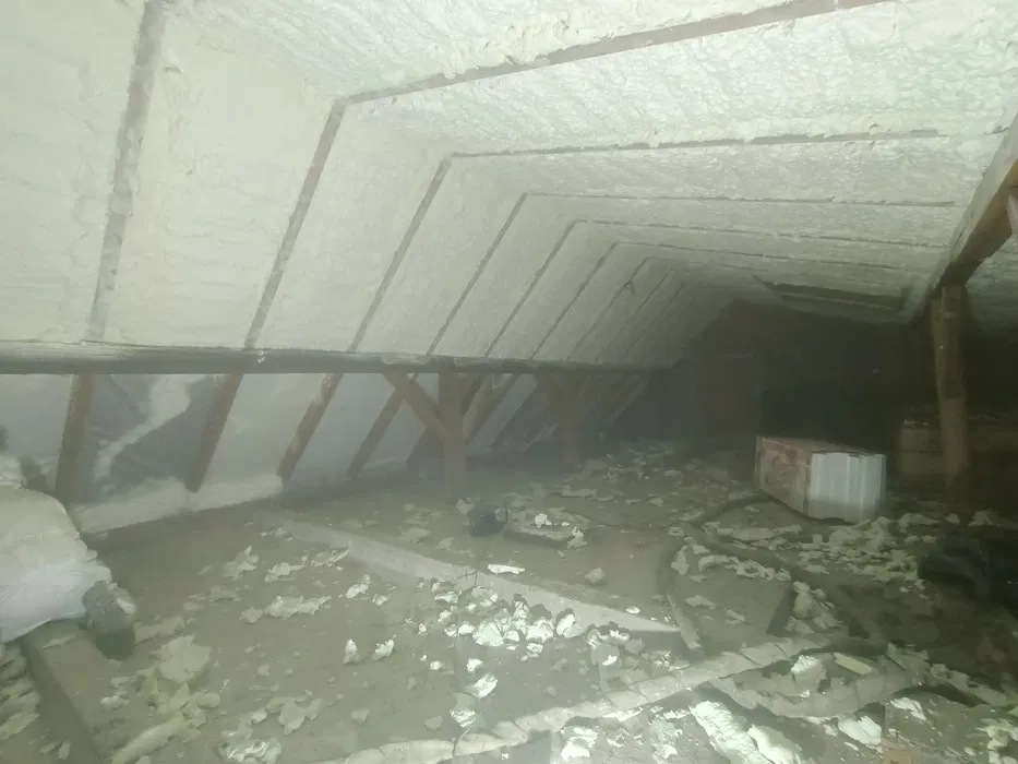 Piana Pur ocieplenie poddasza izolacja pianką RATY , ocieplanie pianą