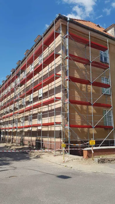 Wynajem rusztowań różnych typów montaż rusztowania elewacyjne
