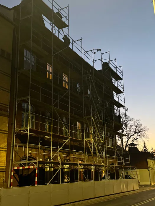 Wynajem rusztowania wind budowlanych