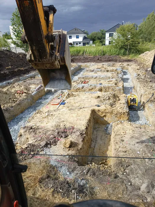 Usługi koparką Płyty fundamentowe transport piasek kruszywo szambo