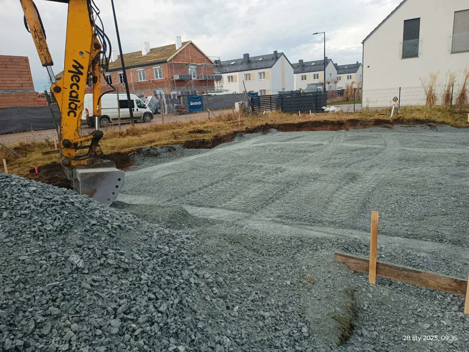 Usługi koparką Płyty fundamentowe transport piasek kruszywo szambo