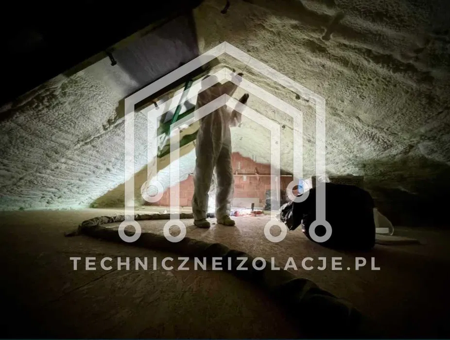 Ocieplenie poddasza pianą PUR | Celulozą | Wełną | Termowizja