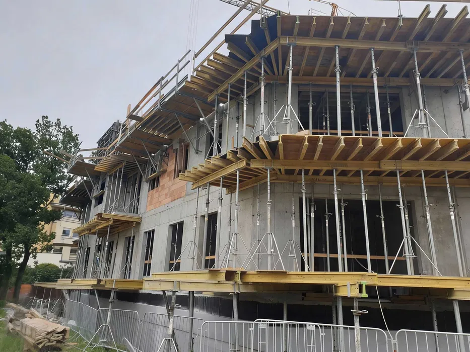 Szalunki budowlane - wynajem i sprzedaż szalunków stropowych