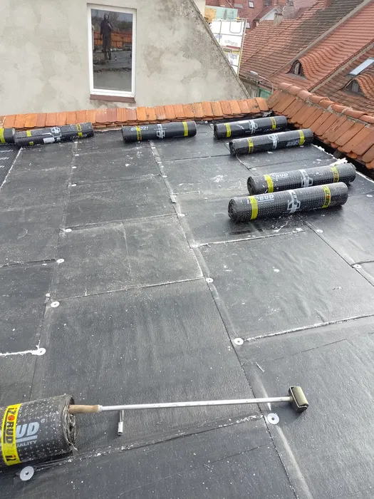 Dekarskie uslugi krycie dachów papa , membrana epdm/ pcv dach plaski