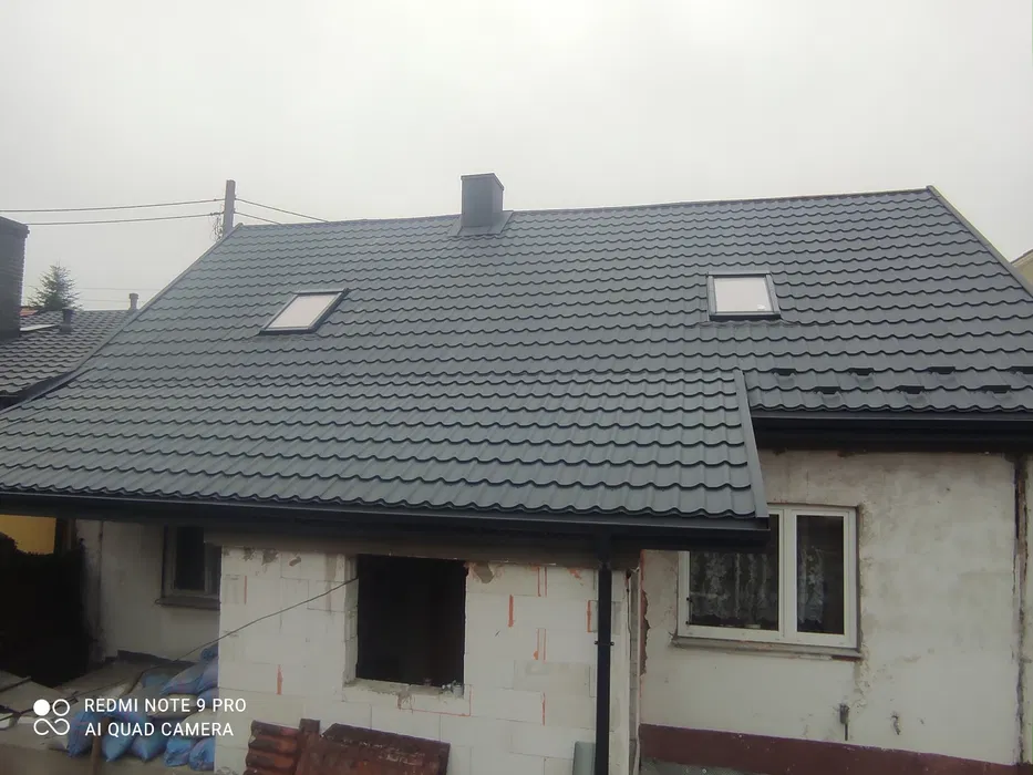 Usługi dekarskie, wymiana pokryć dachowych.