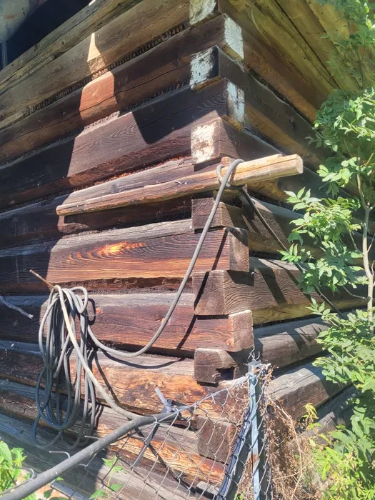 Rozbiórki stodół, domów, szop.
