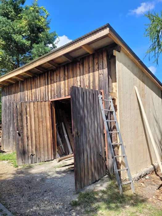 Rozbiórki stodół, domów, szop.