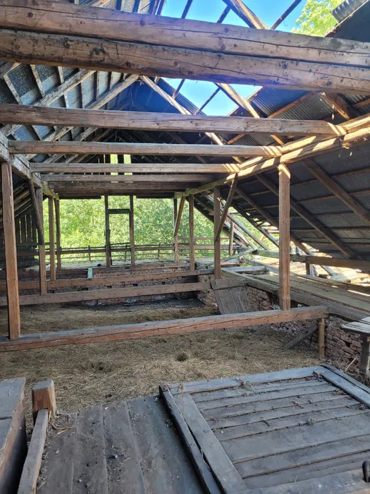 Rozbiórki stodół, domów, szop.