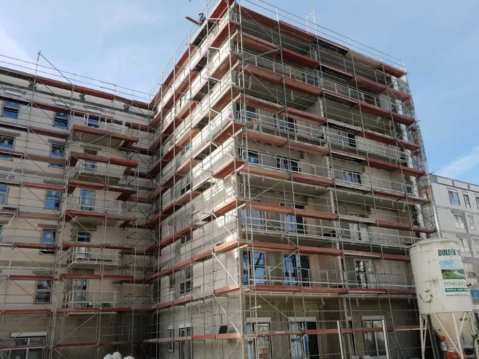 Rusztowania elewacyjne, ogrodzenia | wynajem, montaż, transport