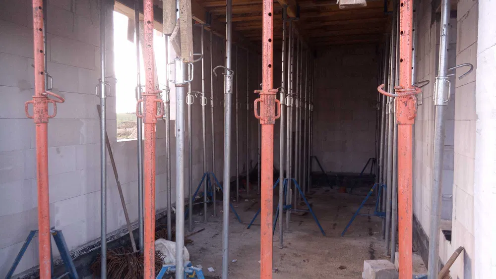 Szalunek stropowy wynajem stemple podpory dźwigary