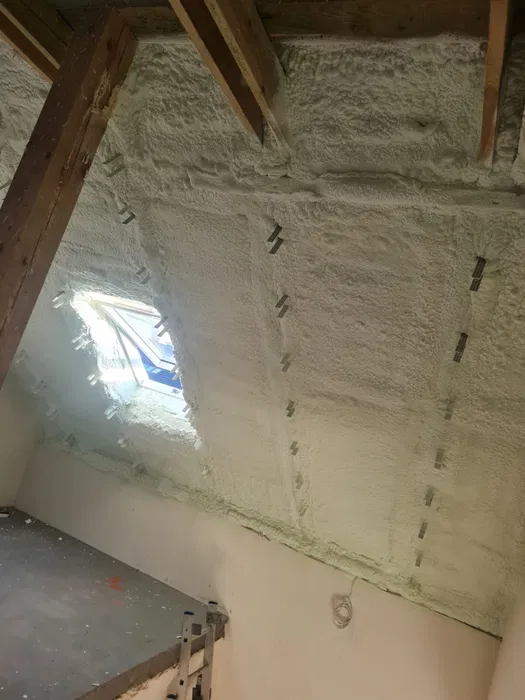 Ocieplanie poddaszy PIANA PUR, ocieplenia pianką Mielec Rzeszów