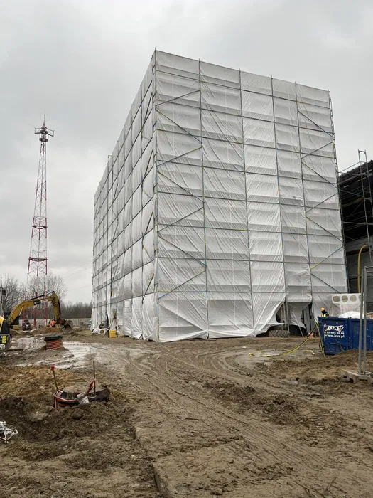 Wynajem rusztowań elewacyjnych