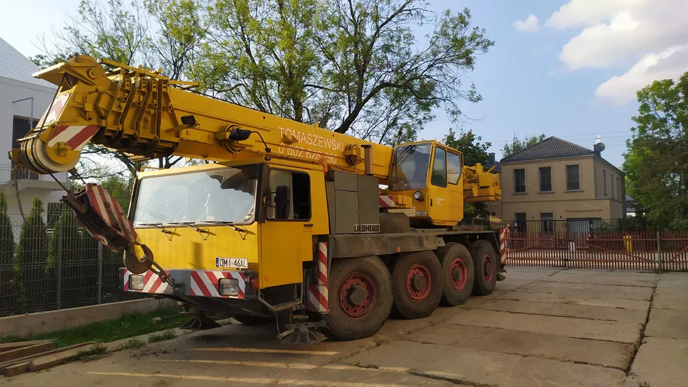 Usługi dźwigowe Wrocław Wynajem dźwigu od 25T do 50T długość 38m + 19m