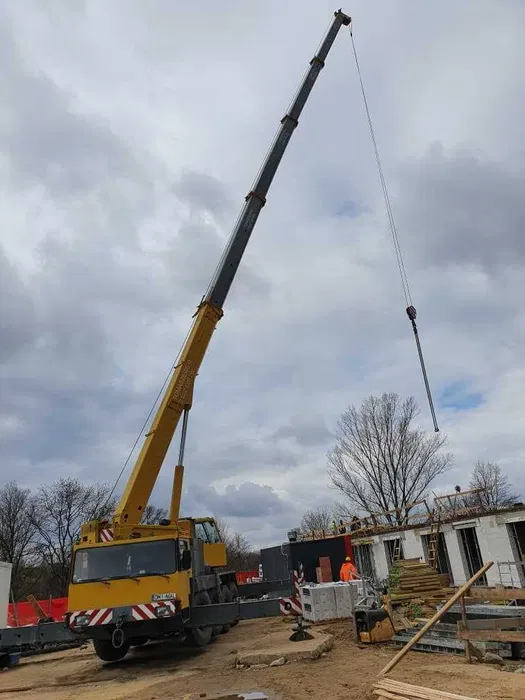 Usługi dźwigowe Wrocław Wynajem dźwigu od 25T do 50T długość 38m + 19m