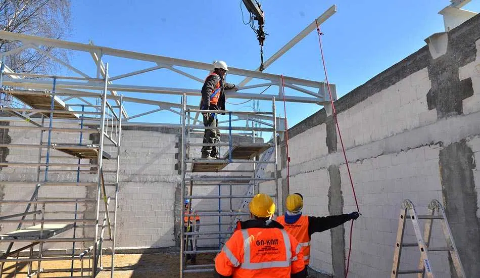 Rusztowania elewacyjne/fasadowe/przejezdne: Wynajem, montaż