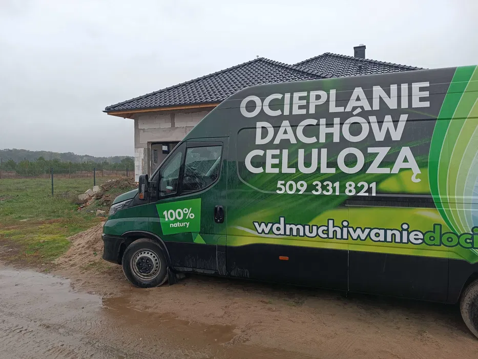 Wdmuchiwanie Izolacji Ocieplenie Dachu Domu i Poddasza Celuloza Wełna