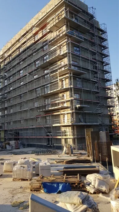 Wynajem rusztowań elewacyjnych