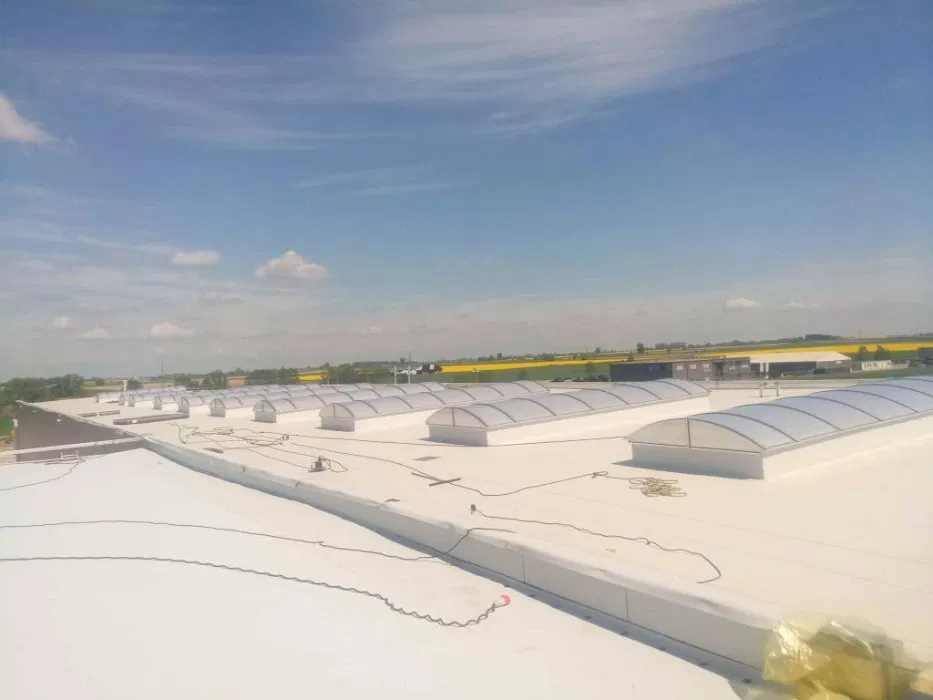 Membrana dachy płaskie zgrzewanie dekarz PVC TPO Sika Protan