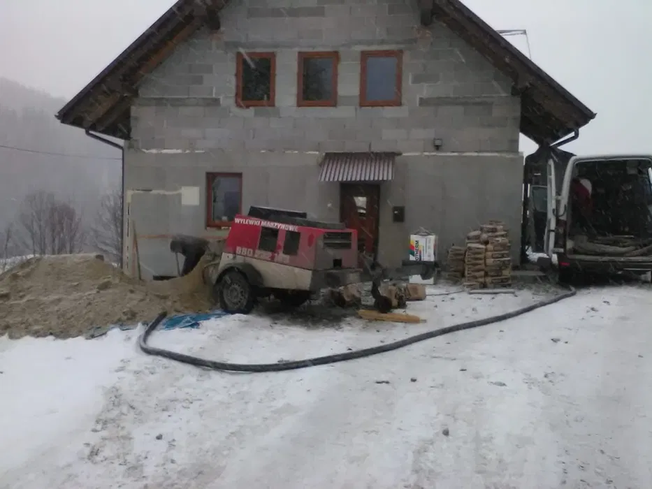 Wylewki maszynowe zacieranie mechaniczne oraz Tynki Maszynowe