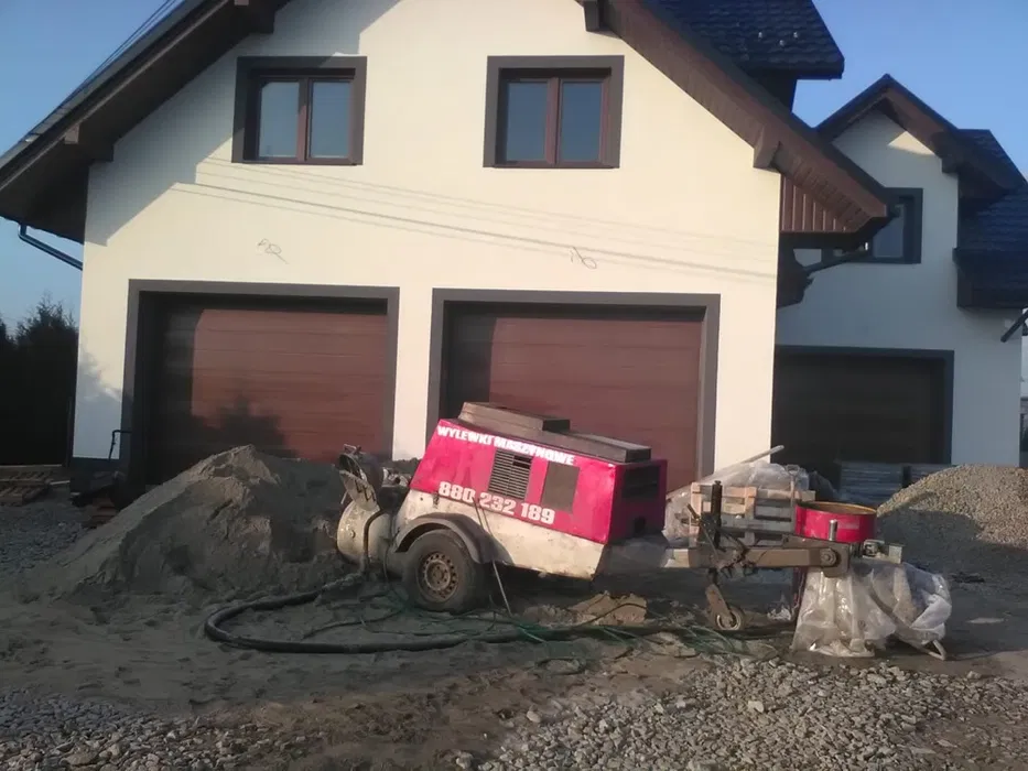 Wylewki maszynowe zacieranie mechaniczne oraz Tynki Maszynowe