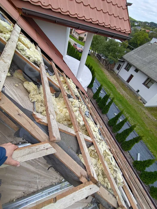 Docieplenia pianką PUR izolacje CELULOZĄ poddasza stropu TERMOWIZJA