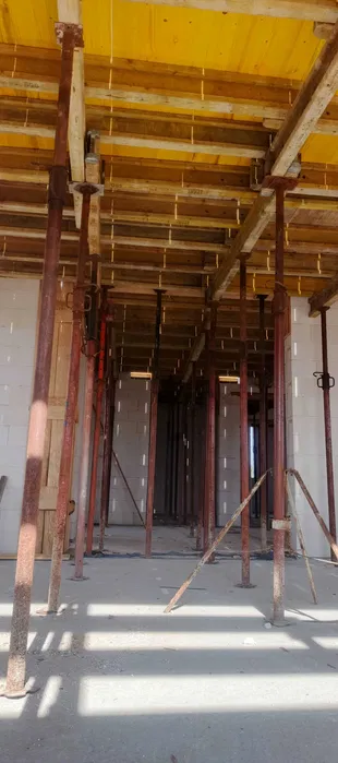 Wynajem wypożyczalnia szalunków stropowych, szalunki stropowe, stemple